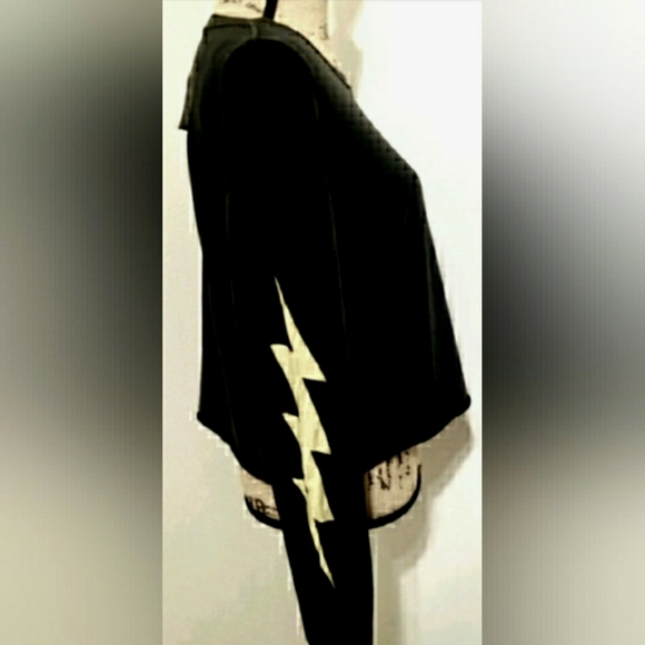 ♦️RVCA Voltage Cropped T♦️ - Picture 4 of 6